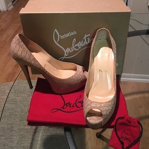 HP🎉 Christian Louboutin Pumps