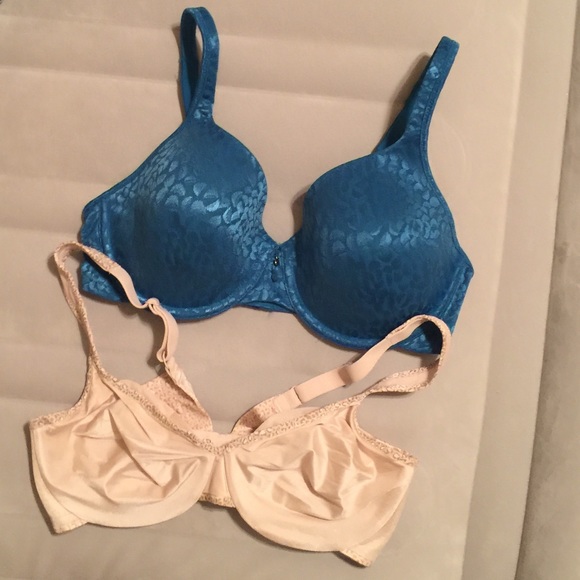 ⭐️⭐️2 almost new Bali & Olga bras! 34D 34 D⭐️⭐️