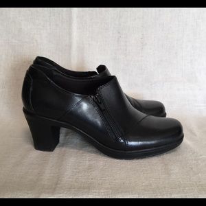 Clarks Bendables Low Ankle Booties 7.5M
