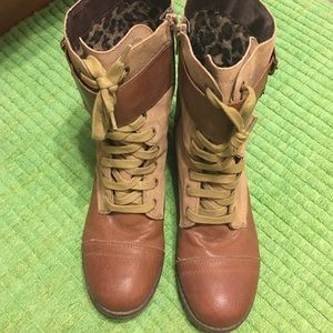 brown/tan fall combat boots