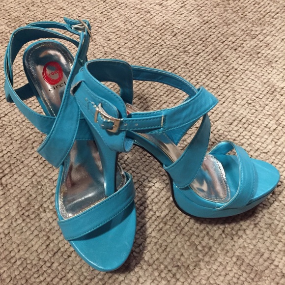 Shoes - Picture 2 of 4