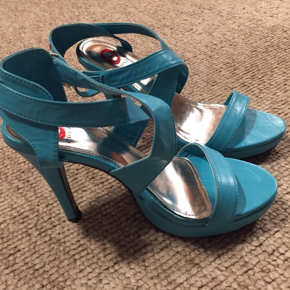 Shoes - Picture 4 of 4