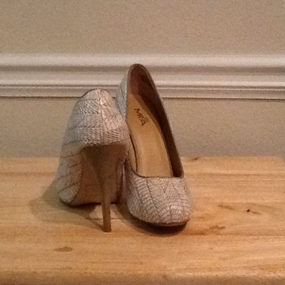 Mia Pumps woven beige/white $25 sz 8 1/2 - Picture 2 of 3
