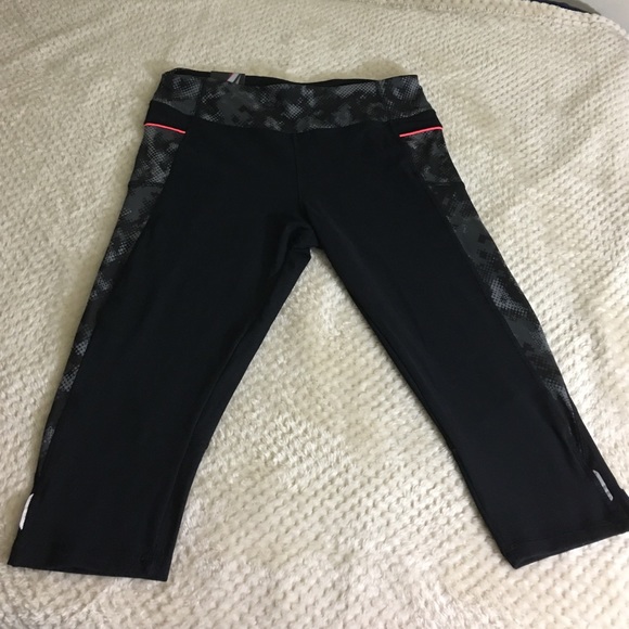 Marika tek capri leggings