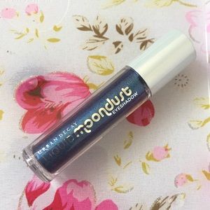 Urban Decay Liquid Moondust in Vega