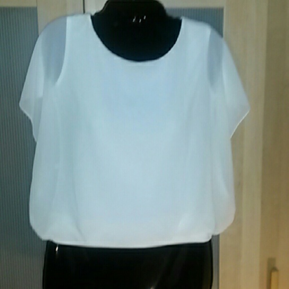 NWOT WHITE TOP