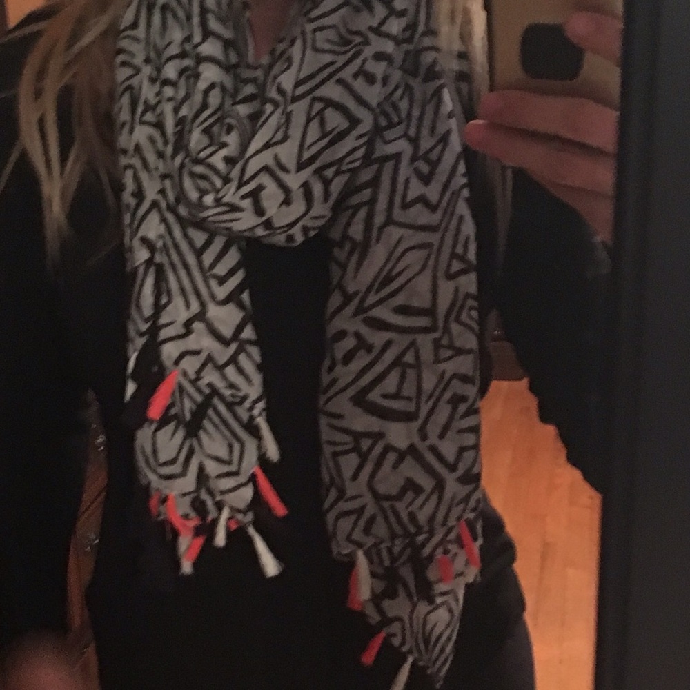 Cute scarf- never worn