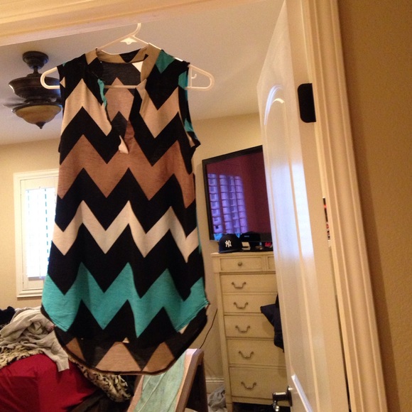 Tops - Short sleeve chevron top Tops - Short sleeve chevron top