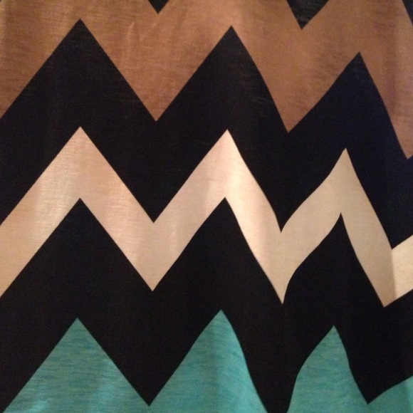Tops - Short sleeve chevron top Tops - Short sleeve chevron top