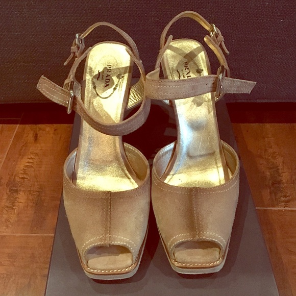 👠PRADA Suede Heels