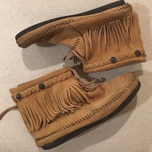 Minnetonka fringed moccasin bootie