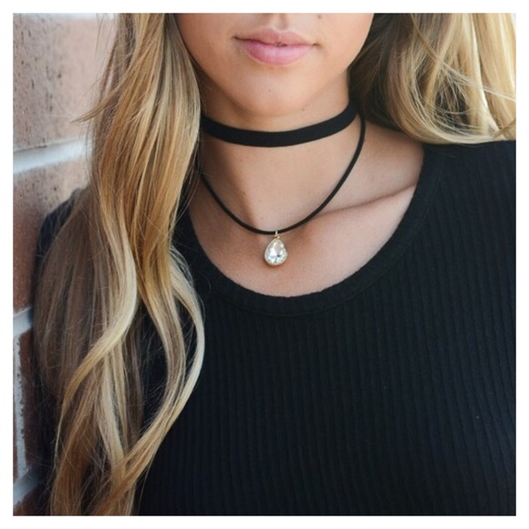 Trending Choker Necklace - Picture 1 of 4