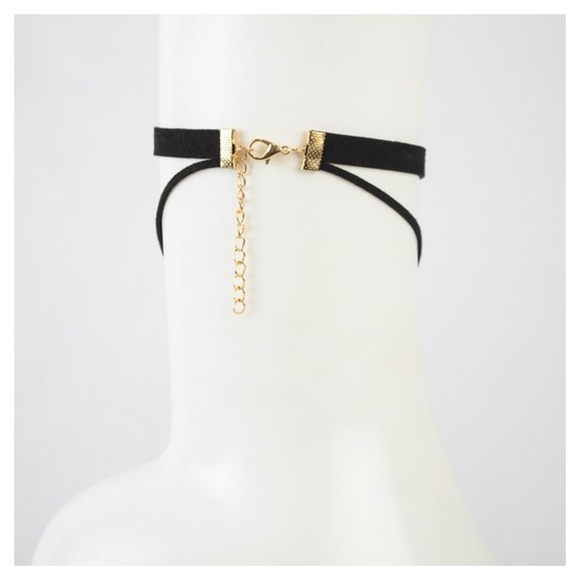 Trending Choker Necklace - Picture 2 of 4