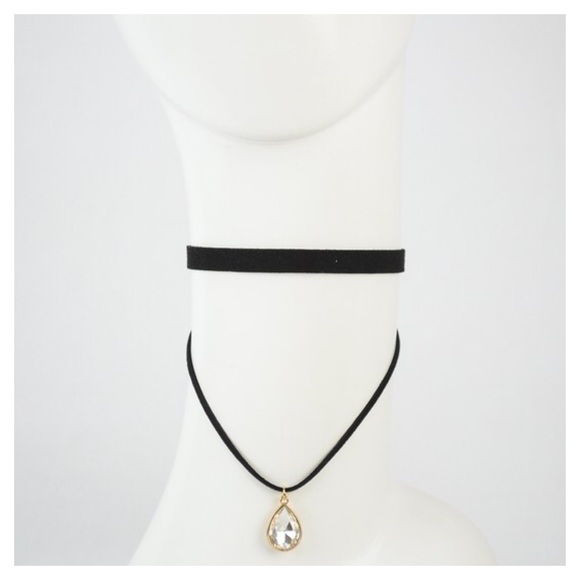 Trending Choker Necklace - Picture 3 of 4