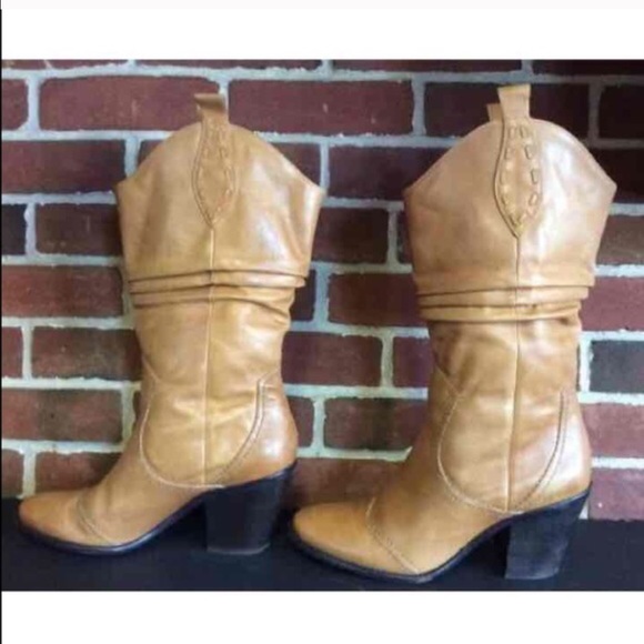 Fall perfect BCBG boots - Picture 3 of 3