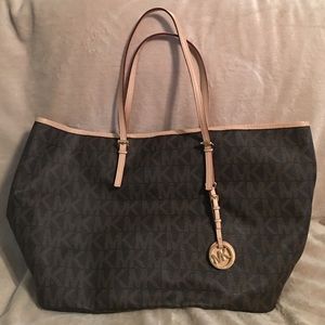 Michael Kors Hayley large logo tote