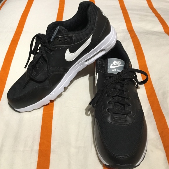 Nike Shoes - Nike Air Max