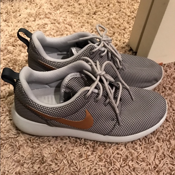 Nike roshes