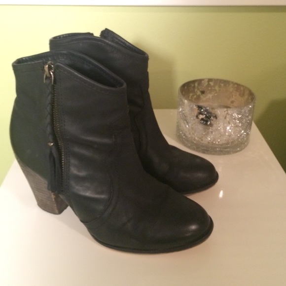Aldo Shoes - Aldo black ankle boots with zipper