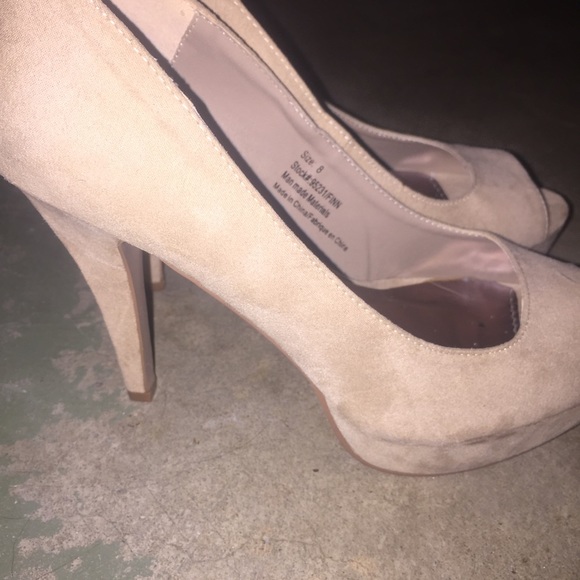 Heels - Picture 3 of 3