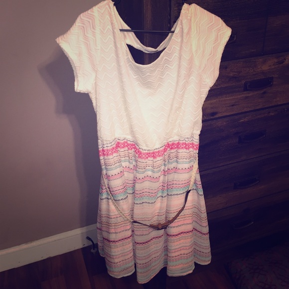 Cute mid-short dress