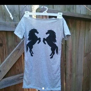 Grey horse shirt
