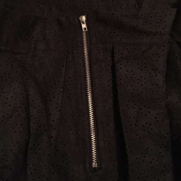 Black Laser Cutout Faux Suede Skirt - Picture 2 of 3