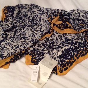 All season scarf, never been worn