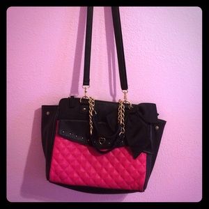 💜Betsey Johnson purse !!🎀✨