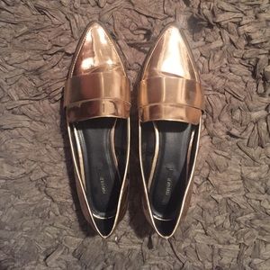 Metallic gold pointed loafers