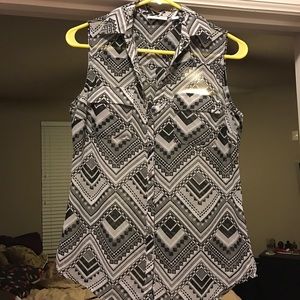 Sleeveless button up blouse
