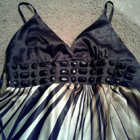 Dress - Picture 2 of 2