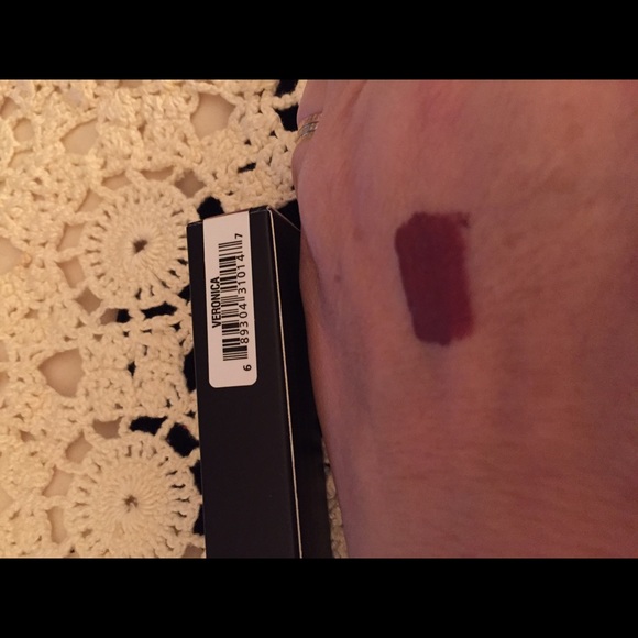 Anastasia matte long lasting lip color - Picture 2 of 4