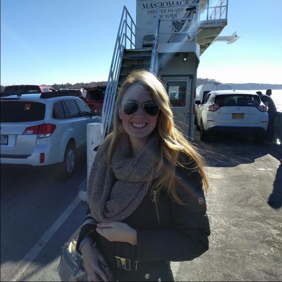 Meet your Posher, Jackie - Picture 2 of 4