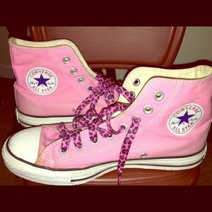 🎀 Pink High Top Converse 🎀