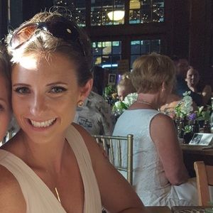 Meet your Posher, Caitlin