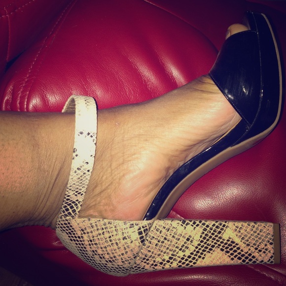 Bcbg Generation w/python back and patent leather - Picture 1 of 1
