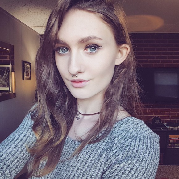 Meet your Posher, Erika - Picture 1 of 1