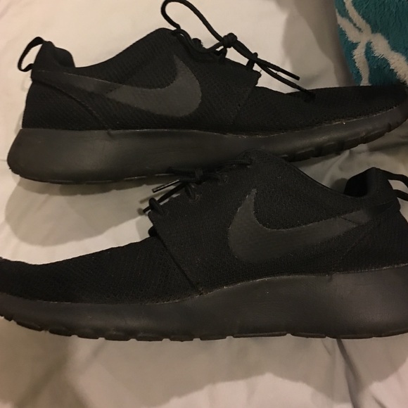 Black Roshes for men