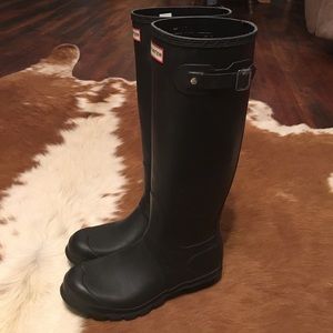 Hunter Matte Black Boots Size 9