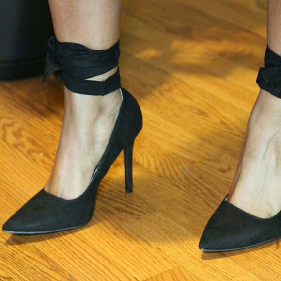 Women's Black Lace Up Pumps - Picture 2 of 3