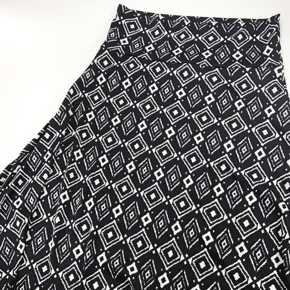 LuLaRoe Azure Skirt - Black and White Geometric