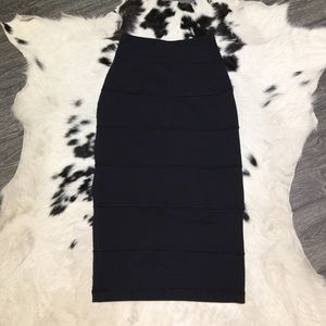 Lululemon black skirt size 4. Excellent shape.