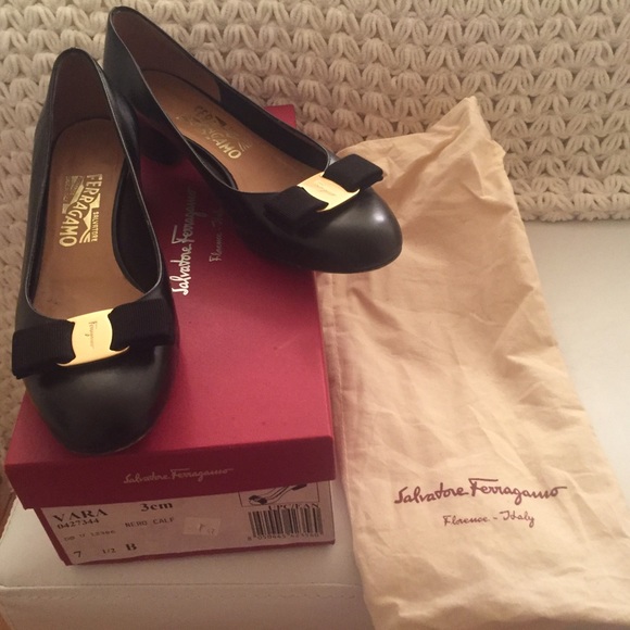 Salvatore Ferragamo Black Vara 3cm Heels - 7.5