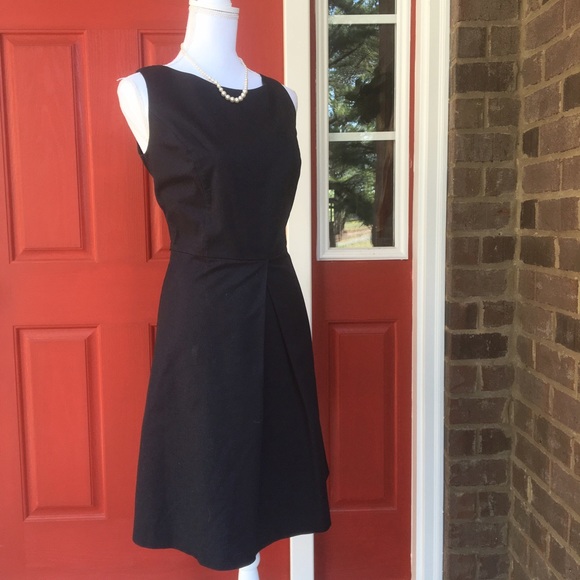 Dresses & Skirts - 💐Sale💐 Fitted Black Dress