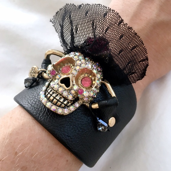 Betsy's Johnson | Skull Cuff