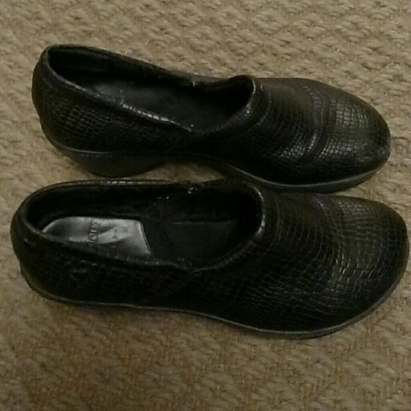 Nursing shoes