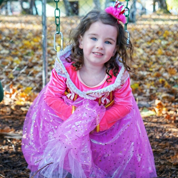 Meet your Posher, Tiffany - Picture 2 of 4