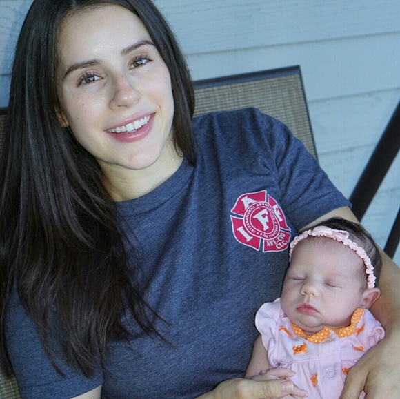 Meet your Posher, Tiffany - Picture 3 of 4