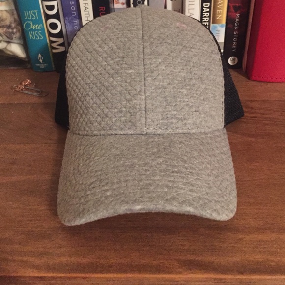 Black/grey baseball cap